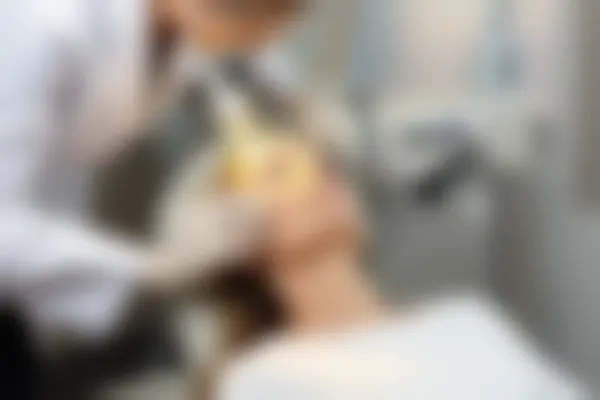 南京华美美容医院腿部吸脂收费详情：原价6800元起，现仅需4800元起，优异优惠，赶快来感受美丽的蜕变！
