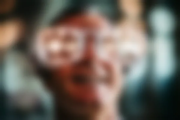 厦门银河整形美容医院上睑下垂矫正术现价6800元起，原价9800元起，优惠活动限时进行，价格表详见，抓住机会，立即咨询！