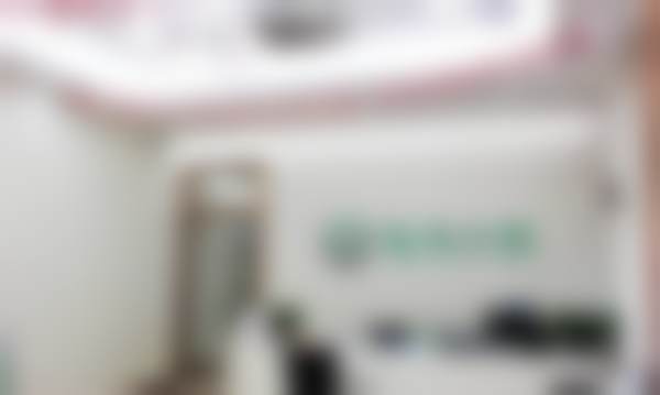 钟东明与其他广州有名口腔医生的差异化对比