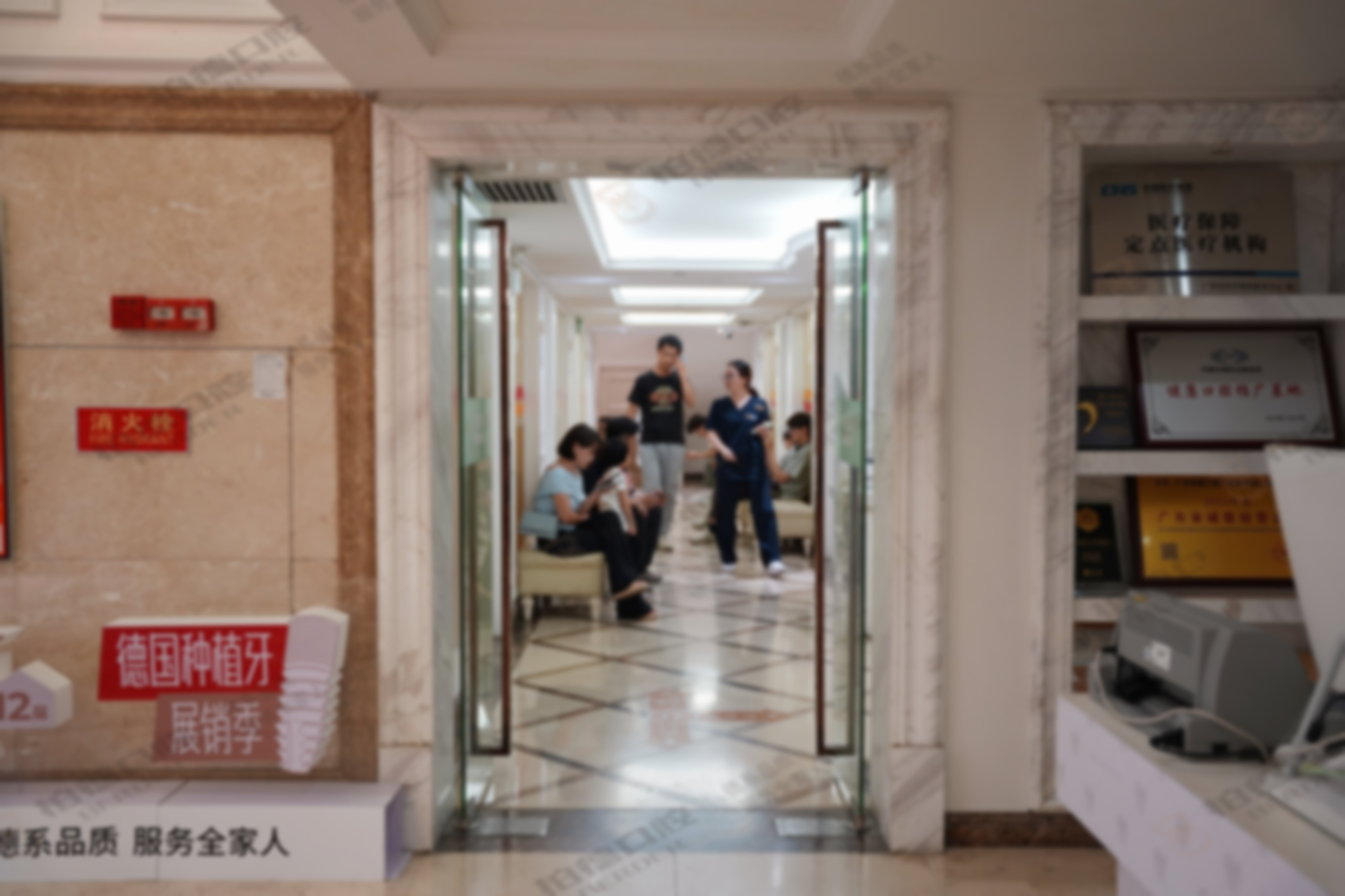 广州柏德口腔门诊部德国进口种植牙种1送1低至2980元起，德国专家亲诊，技术精湛更安心！